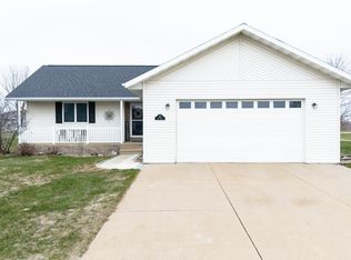 401 Amy Ave, Fairbank, IA 50629