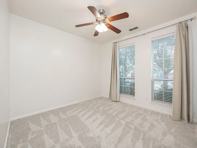 1352 Bentgrass Dr — Photo 7