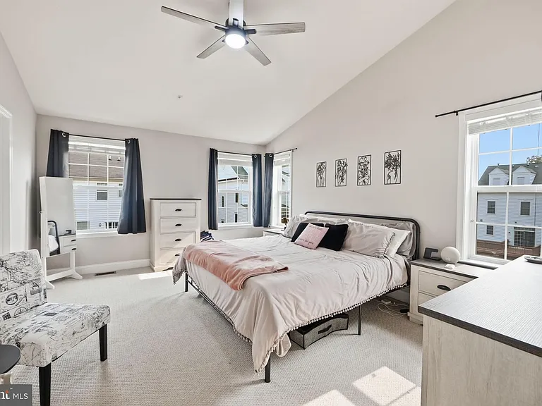 820 Ryan St — Photo 14