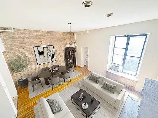 2nd image of 122 W 81st St APT 6
