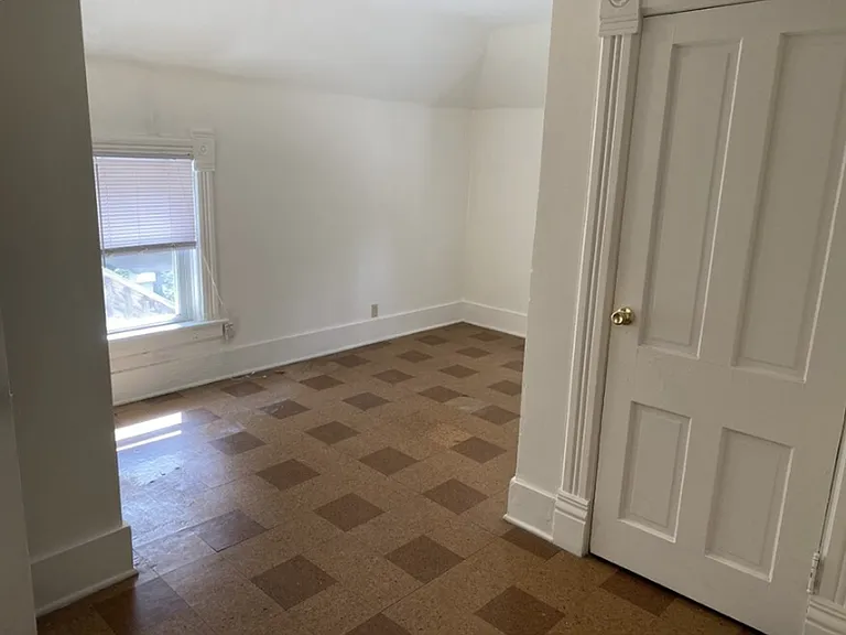 512 W University Ave — Photo 12