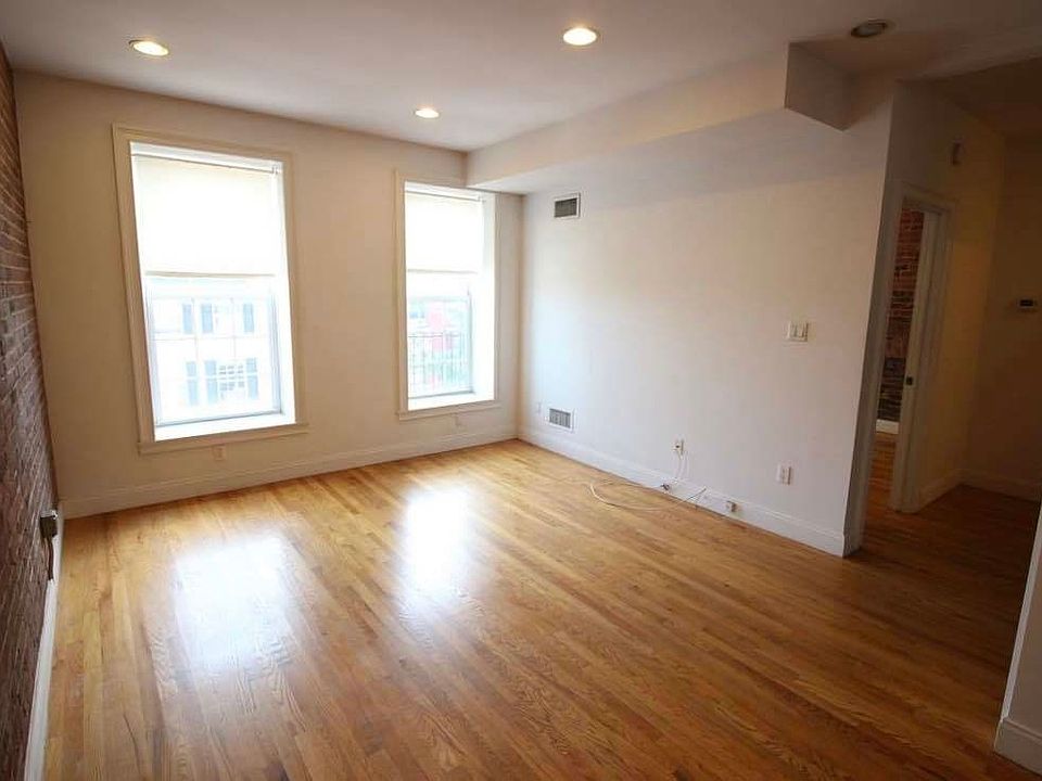 2nd image of 558 Driggs Ave APT 3R