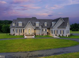 37016 Longmoor Farm Ln, Purcellville, VA 20132