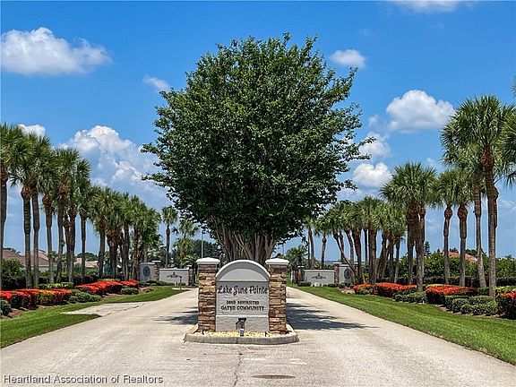 5th image of 529 Sunset Pointe Dr