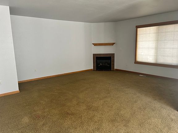 2nd image of 845 Avenue E