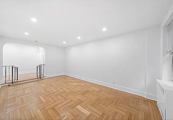 4th image of 161 E 91st St APT 1G