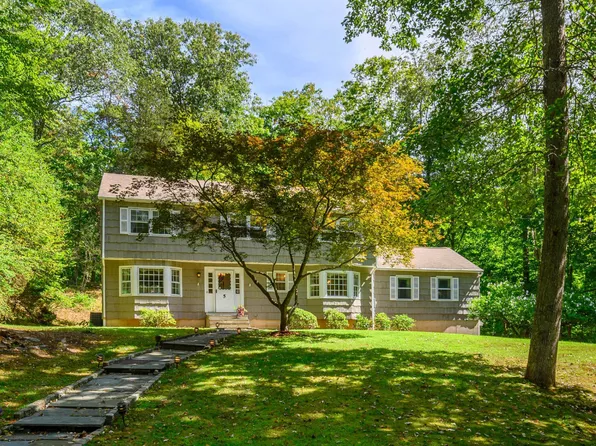 5 Woodland Way, Weston, CT 06883