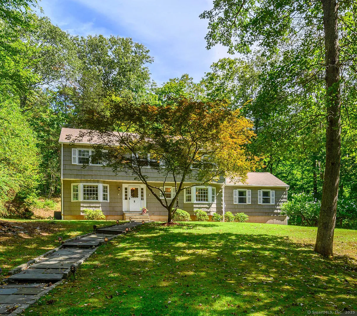 5 Woodland Way photo 1