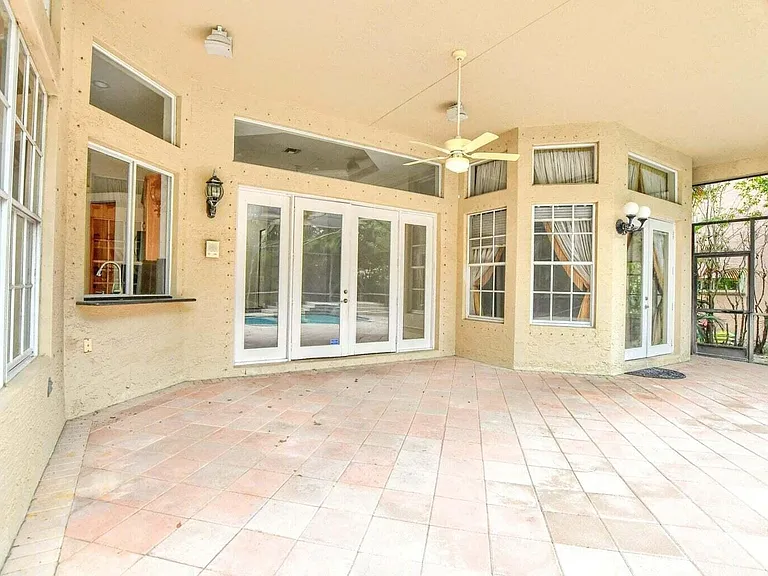 19474 Saturnia Lakes Dr — Photo 35