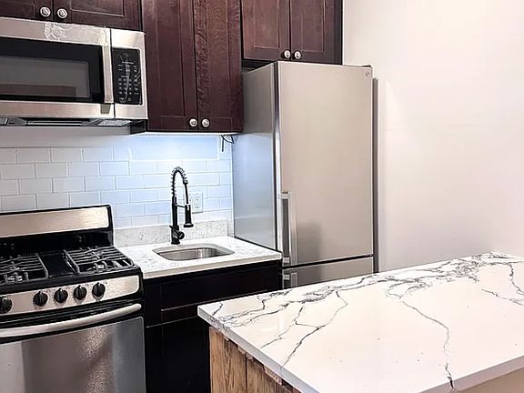 2nd image of 390 Manhattan Ave #2