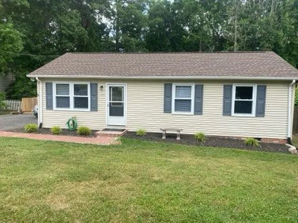 215 Northview Dr, Fredericksburg, VA 22405