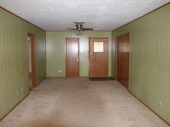 3rd image of 226 Aspen St