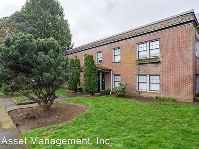 2214 Broadway St — Photo 11