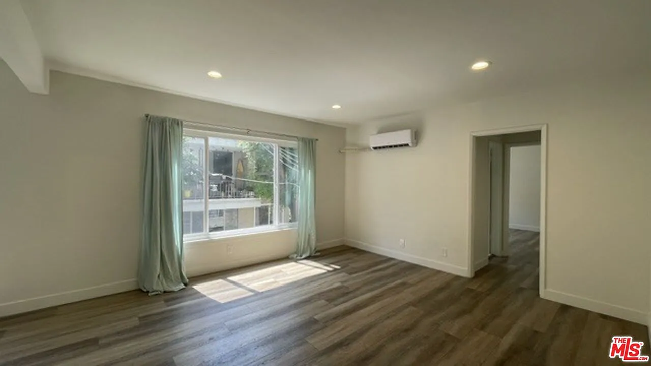 1 bed, 1.0 bath, 8895 sqft, $1,850 — Photo 4