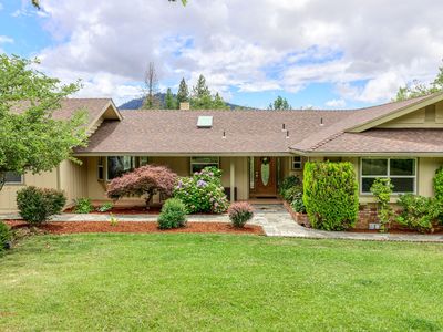 695 Meadow Lark Dr, Grants Pass, OR, 97526