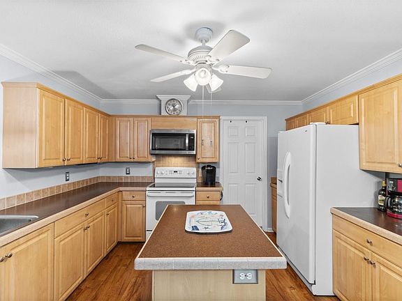 5th image of 240 Wellspring Dr.