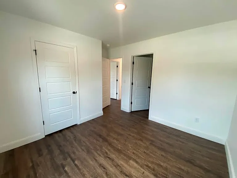 919 E Mary St — Photo 4