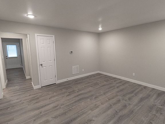 5th image of 3616 Greeley Dr Unit B