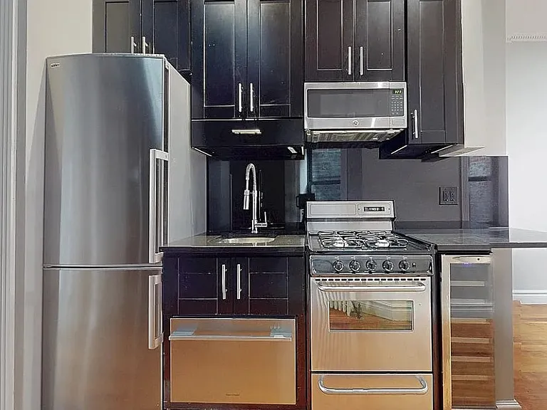 214 E 25th St #1RE — Photo 6