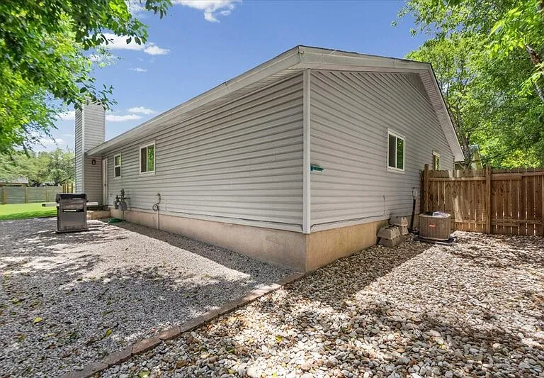 826 King Albert St #B — Photo 28