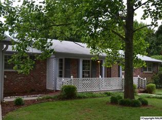 6413 Robinhood Ln NW, Huntsville, AL 35806