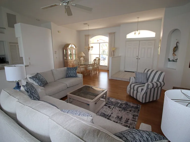 450 Sorrento Ct — Photo 5