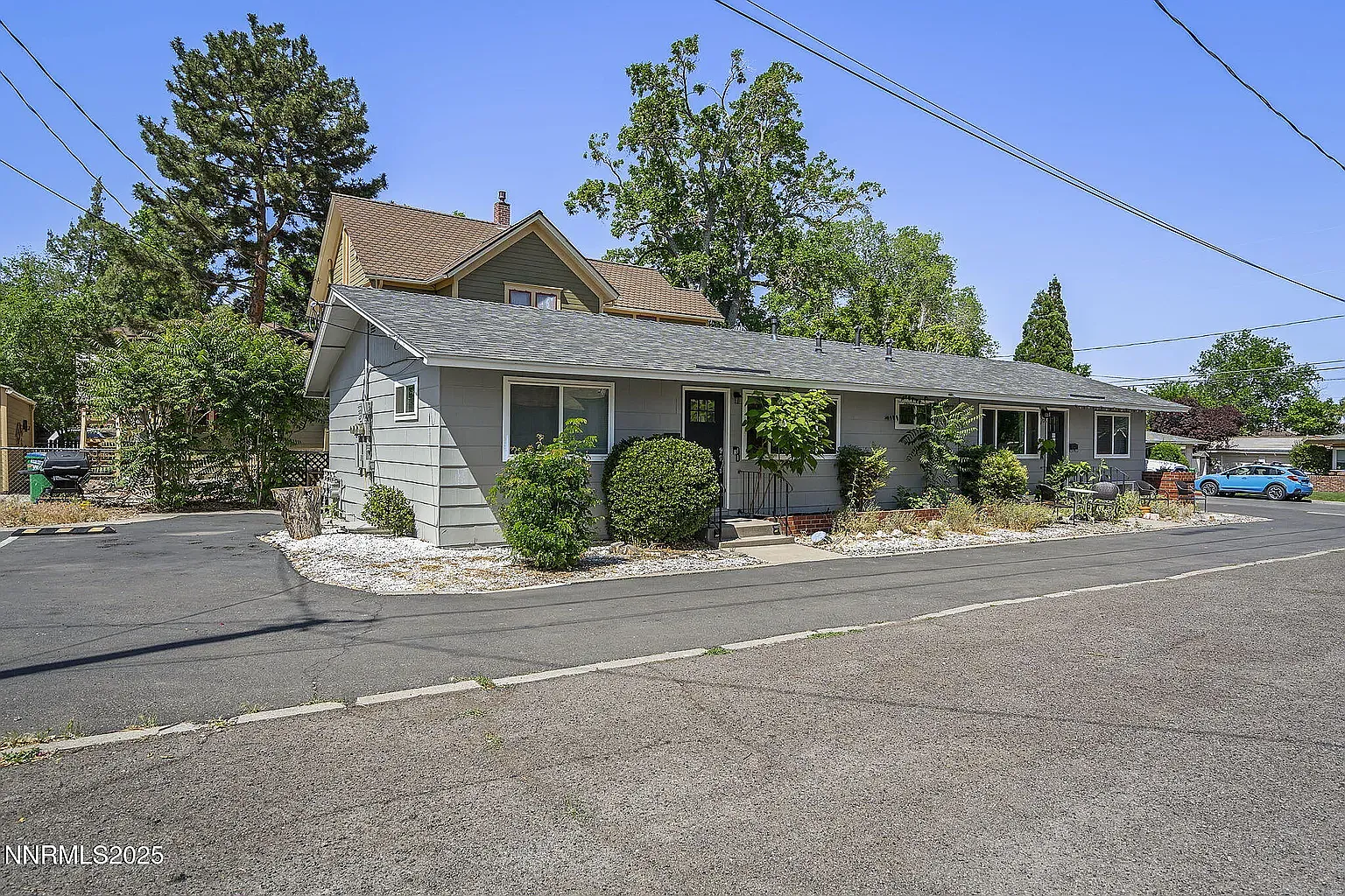 1227 Gordon Ave — Photo 1