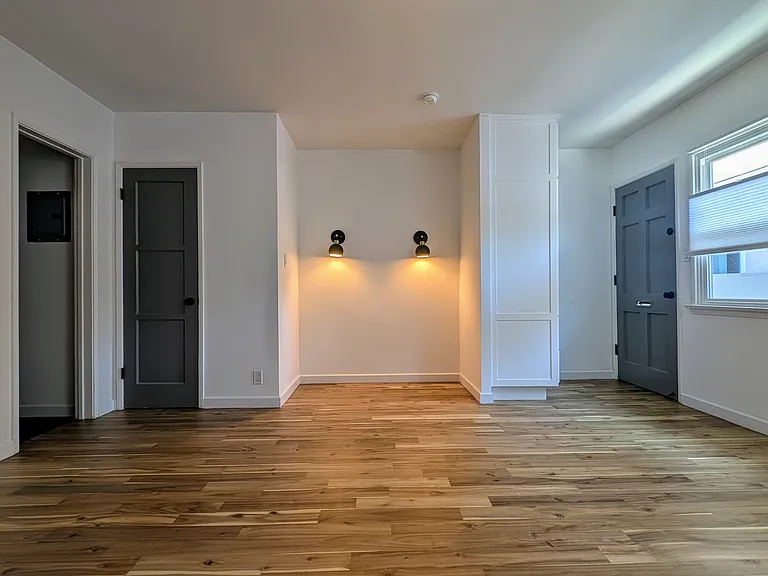 1731 Franklin St #2 — Photo 8