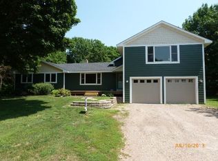 1871 Victoria Cir, Victoria, MN 55386