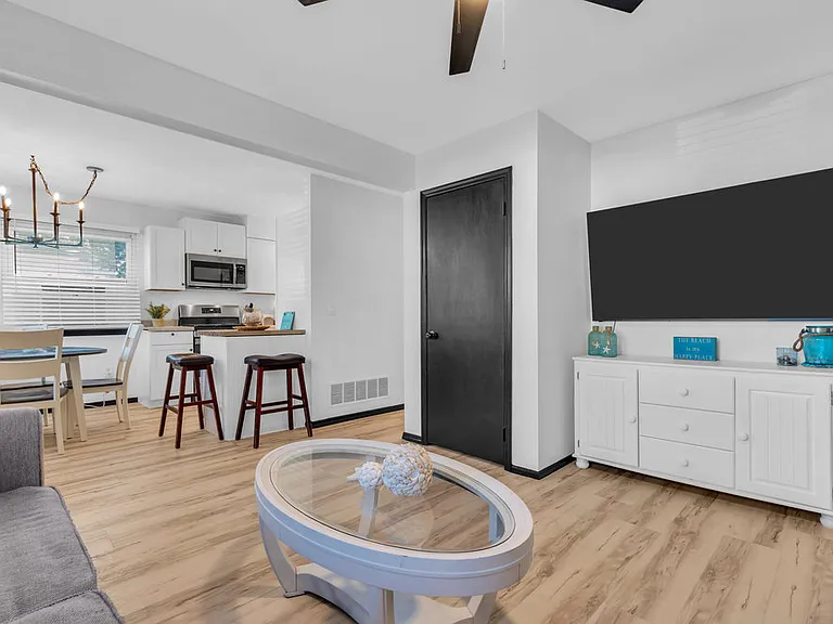 1264 Maplewood Rd #A — Photo 4