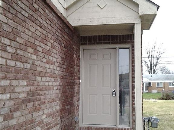 2nd image of 32008 Saint Margaret St