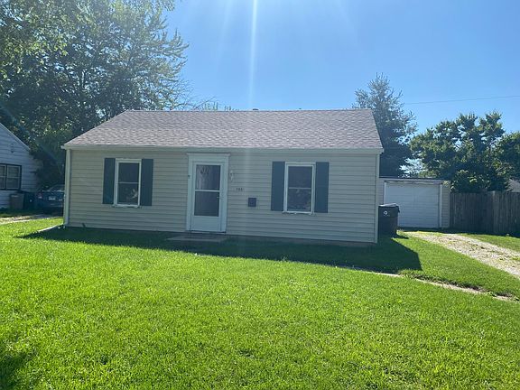 3rd image of 2931 N Village Dr