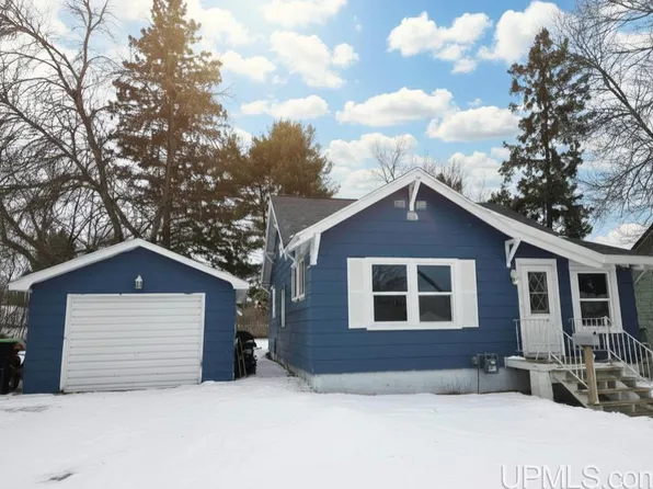 210 Blossom St, Iron River, MI 49935