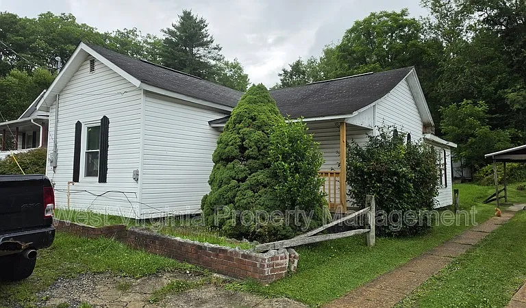 242 Riffe St — Photo 2
