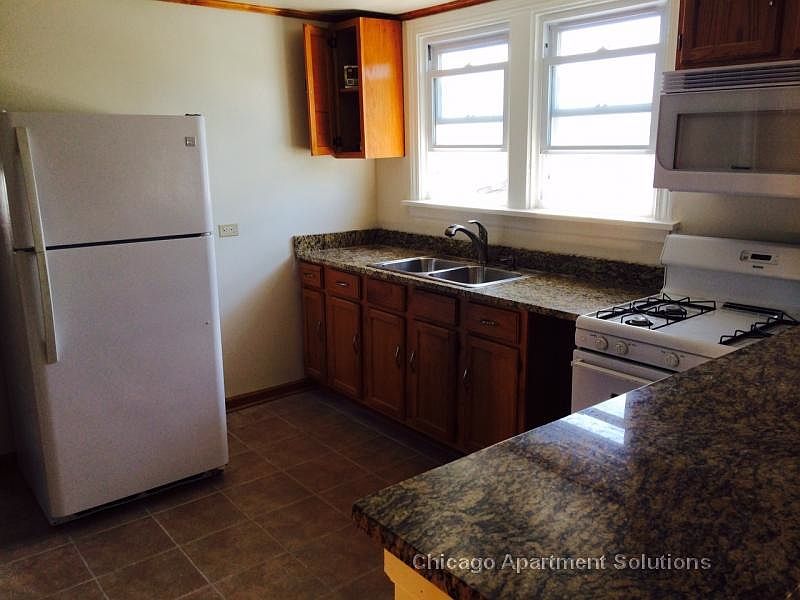 1st image of 3415 N Oconto Ave #2
