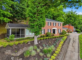 68 Camelot Dr, Huntington, WV 25701