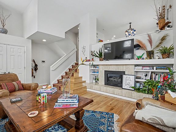 3rd image of 5014 E Cherry Creek South Dr