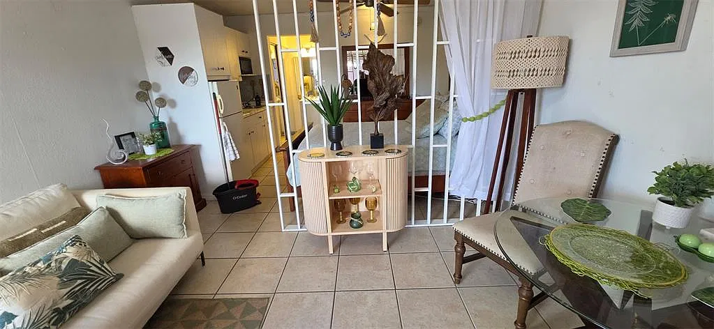 1 bed, 1.0 bath, 300 sqft, $950 — Photo 2