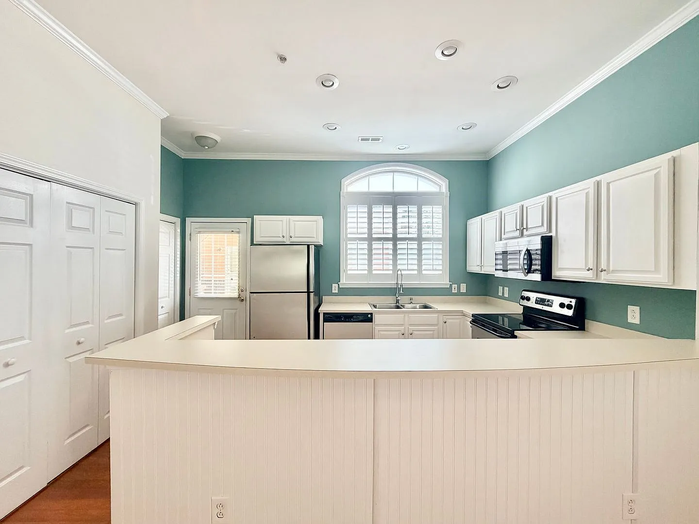 Gorgeous Plaza Midwood Townhome - Move-In Ready! — Photo 2