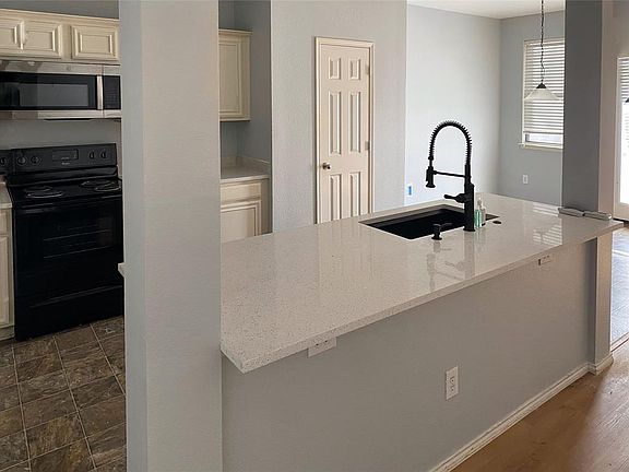 4th image of 601 Fireberry Dr