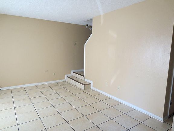 2nd image of 612 N Fairfield Dr