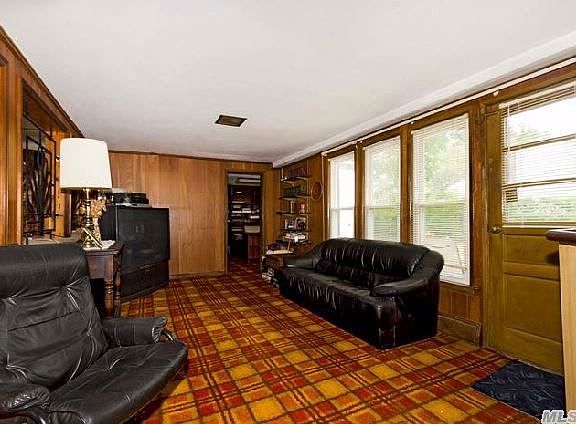 5th image of 218 Pearsall Pl