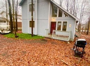 111 Mohican Trl, Pocono Lake, PA 18347