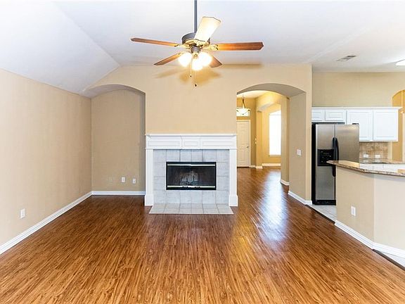 3rd image of 1517 Shadywood Ln