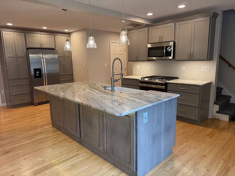 68 Regal Pl #8 — Photo 3