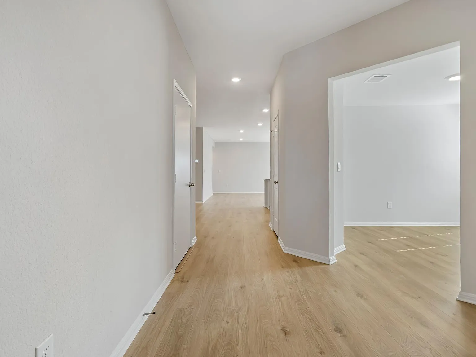4 bed, 2110 sqft, $2,350 — Photo 3