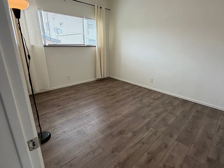 830 S Barrington Ave #6 — Photo 7