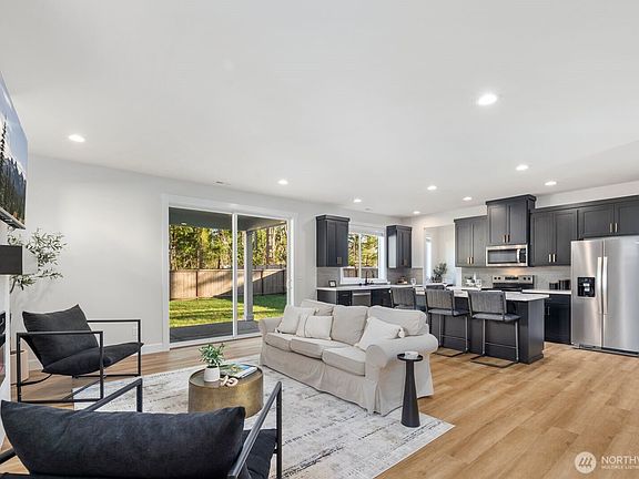 5th image of 1307 60th Avenue NE