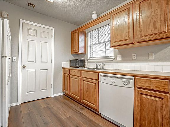 5th image of 813 SE Rachel Ave