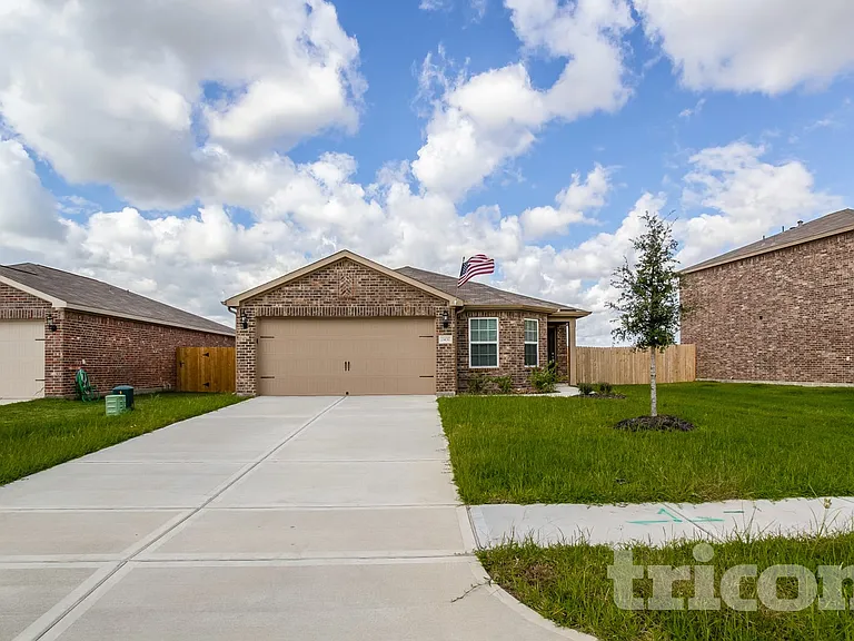 2437 Regatta Ln — Photo 1